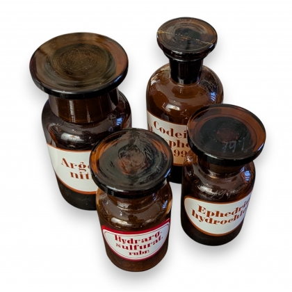 Lot de 4 pots à pharmacie en verre brun
