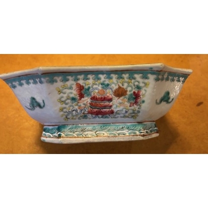 Coupe en porcelaine famille rose