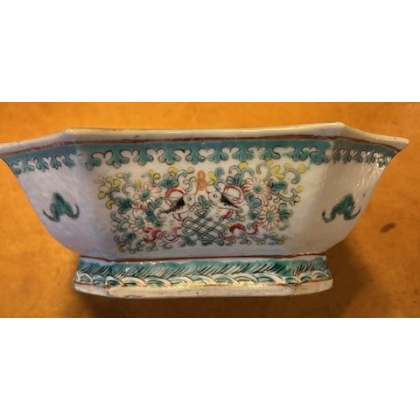 Coupe en porcelaine famille rose