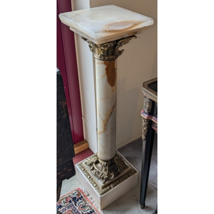 Colonne en onyx avec montures en bronze