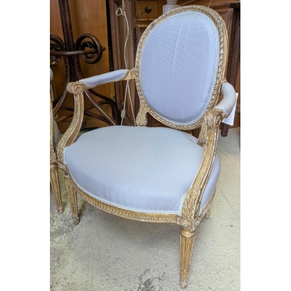 Pair of Louis XVI armchairs. From  Moinat SA  - Antiques and home décor