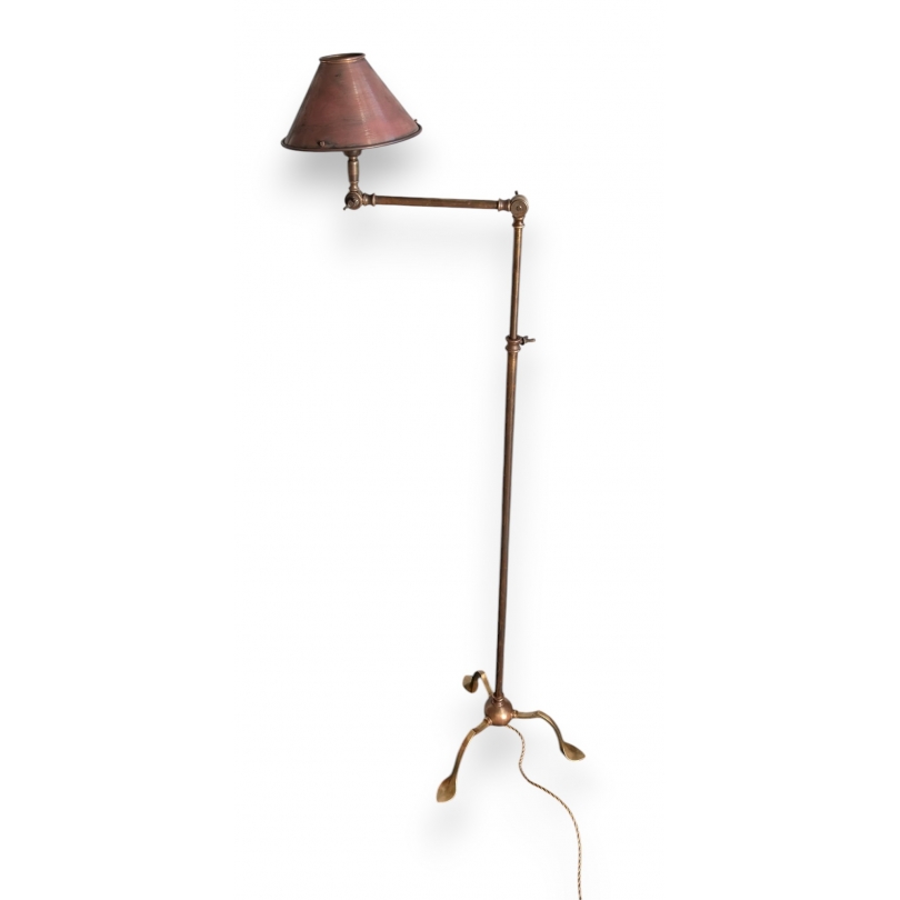 Lampe sur pied en laiton patiné