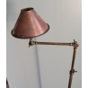 Lampe sur pied en laiton patiné