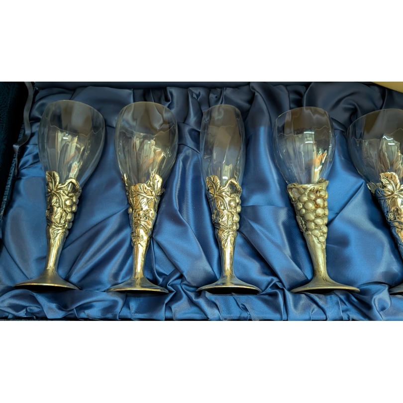 Set of 25 crystal and pewter glasses