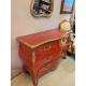 Commode, style Louis XV, en laque rouge