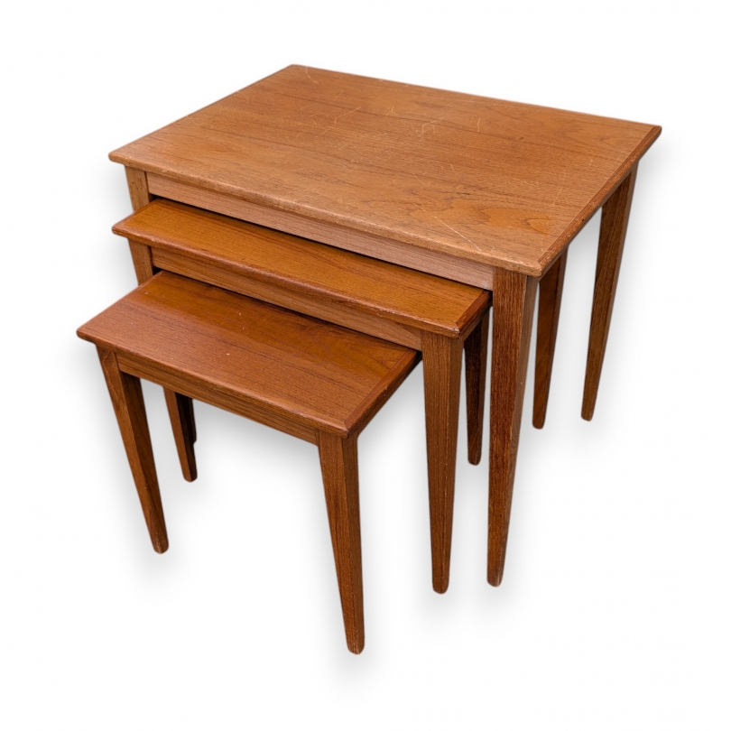 Tables gigognes en teck