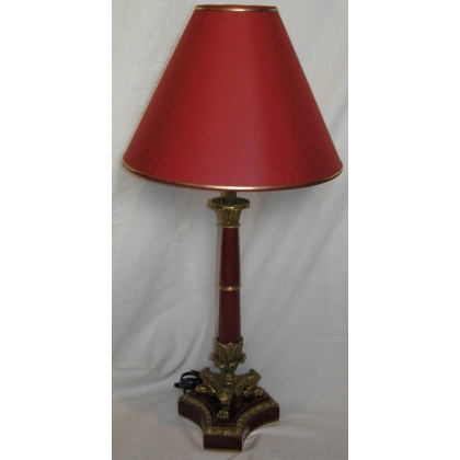 Lampe, Fuß aus burgunderrotem Porzellan bei  Moinat SA  – Antiquitäten und Dekoration