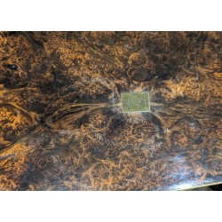 Tantalus en loupe de noyer, 6 carafes en cristal