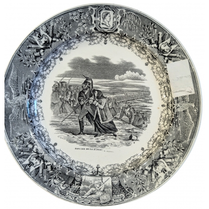 Suite de 12 assiettes \"Napoléon\" de Sarreguemines