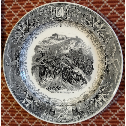 Suite de 12 assiettes \"Napoléon\" de Sarreguemines