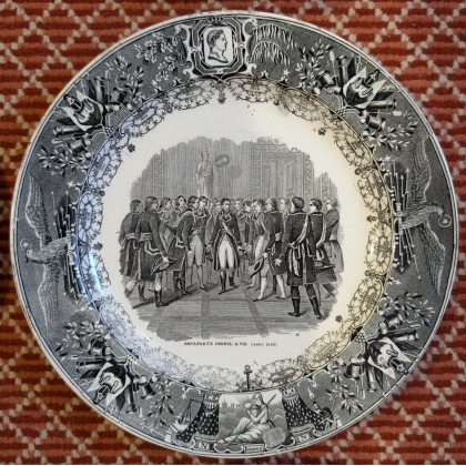 Suite de 12 assiettes \"Napoléon\" de Sarreguemines
