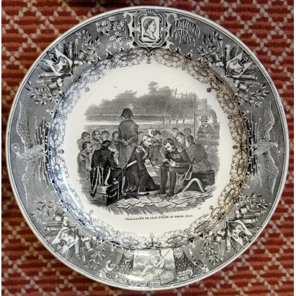 Suite de 12 assiettes \"Napoléon\" de Sarreguemines