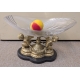 Coupe ovale en cristal sur deux anges en bronze
