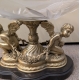 Coupe ovale en cristal sur deux anges en bronze