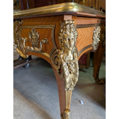 Bureau plat style Louis XV signé BERNEL
