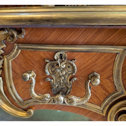 Bureau plat style Louis XV signé BERNEL