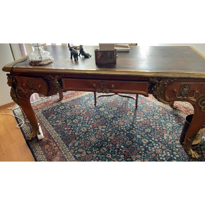 Bureau plat style Louis XV signé BERNEL