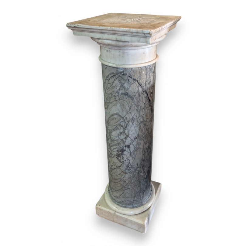 Monumentale colonne en marbre gris et blanc
