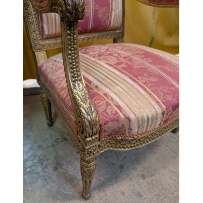 Paire de Fauteuils style Louis XVI dorés