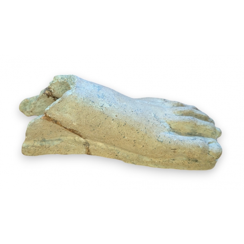 Fragment de pied etrusque en terre cuite