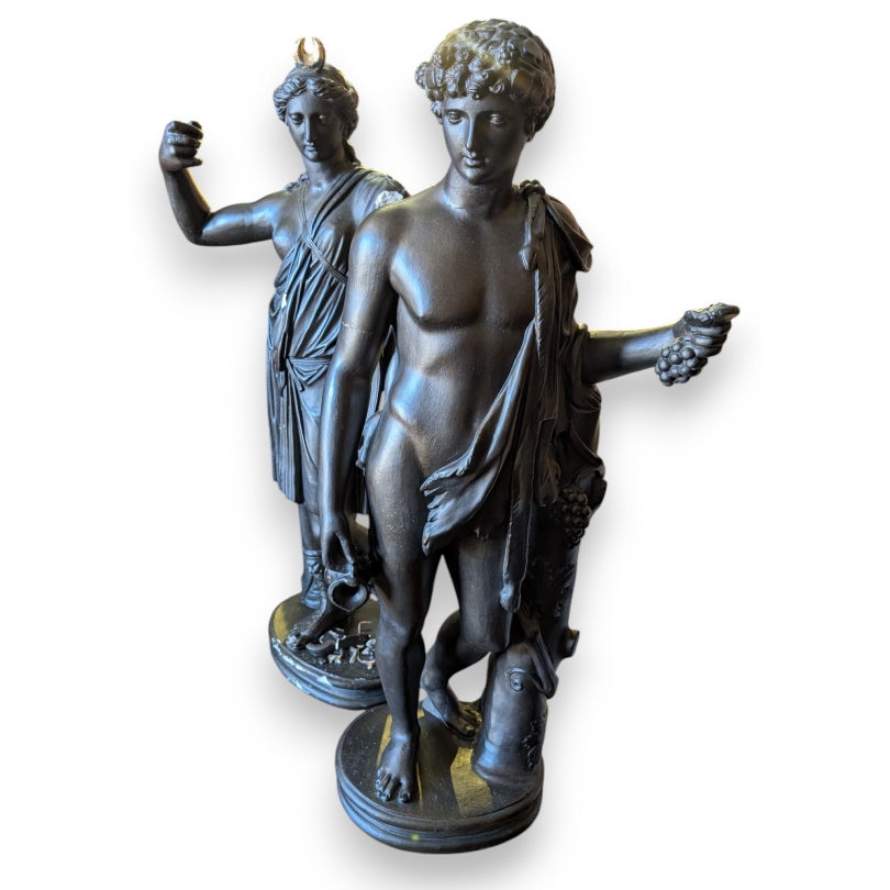 Paire de sculptures A l\'antique en plâtre noir