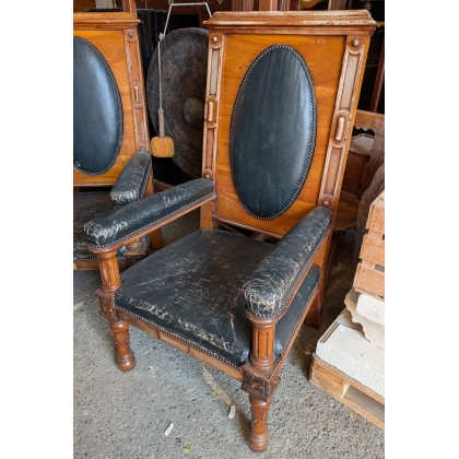 Paire de fauteuils monumentaux cuir noir