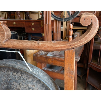 Gong chinois en métal, support en bois
