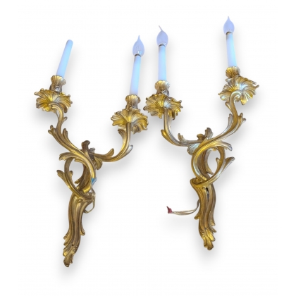 Paire d\'appliques style Louis XV en bronze doré