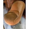 Chaise crapaud, velours moutarde
