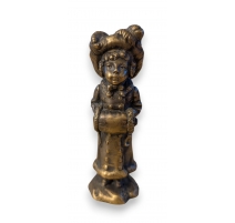 Bronze "Fillette au manteau"