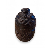 Petite boite miniature en bois sculpté