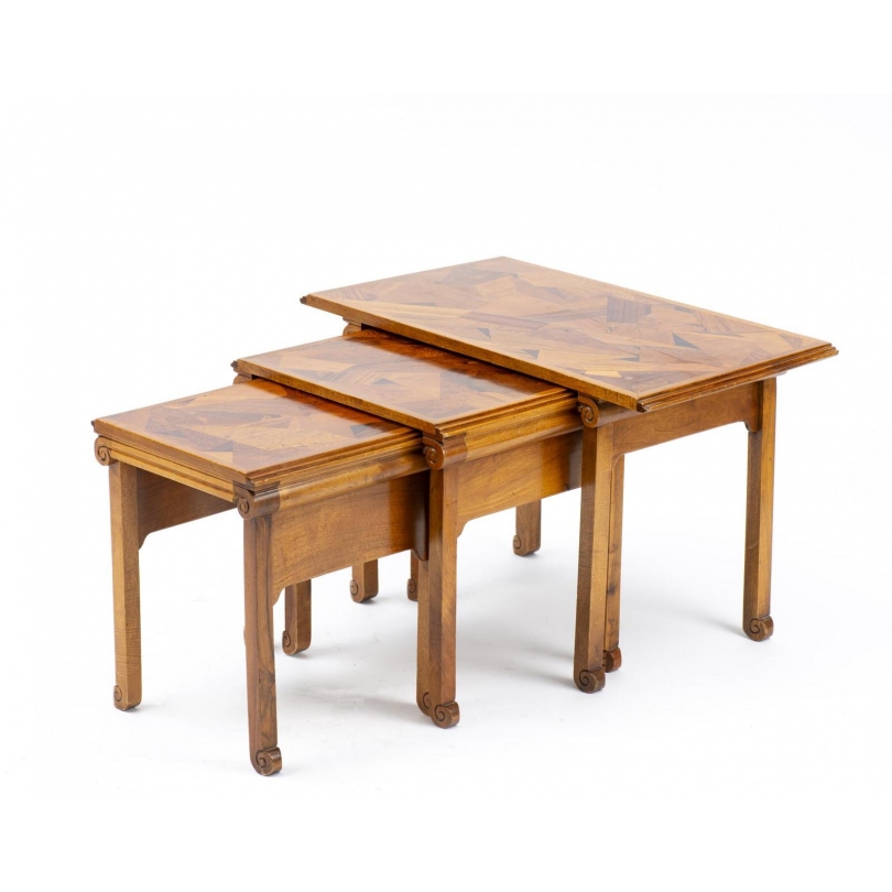 Suite de tables gigognes signées GALLÉ