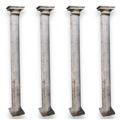 Suite de 4 colonnes en marbre de Carrare