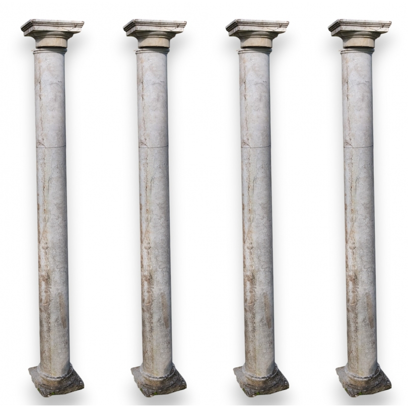 Suite de 4 colonnes en marbre de Carrare