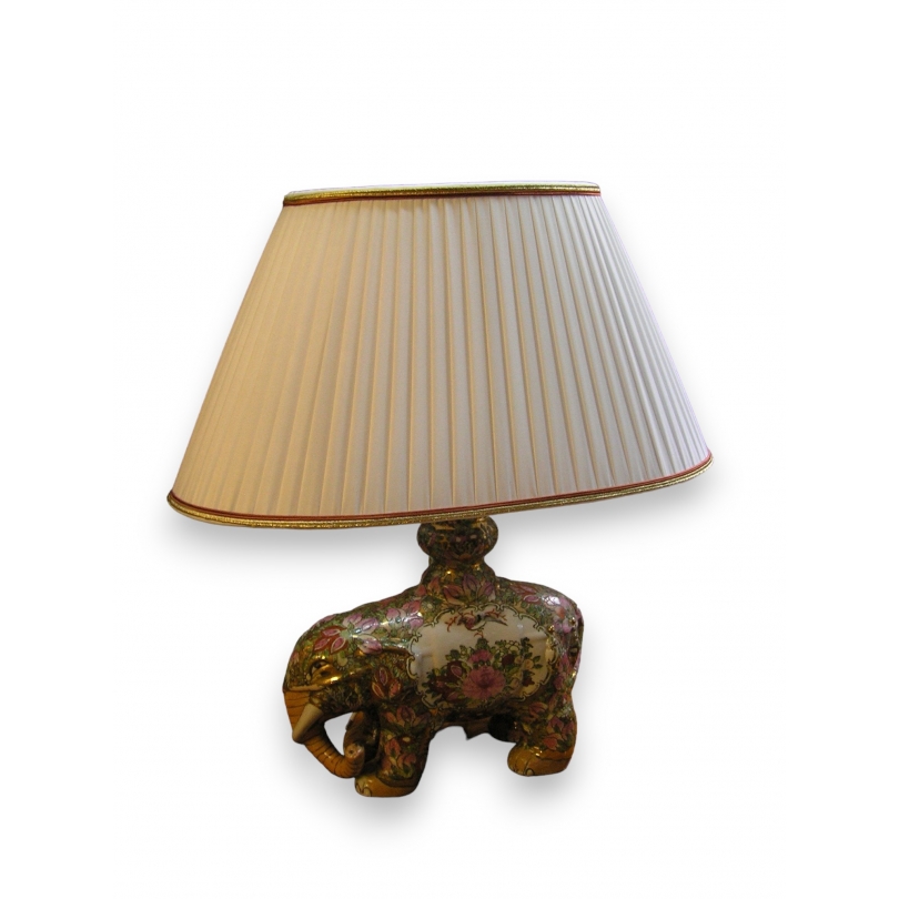 Lampe "Eléphant" avec abat-jour beige sur  Moinat SA  - Antiquités décoration