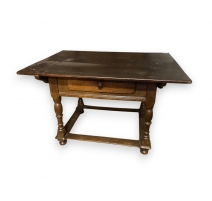 Table Louis XIII suisse, en chêne