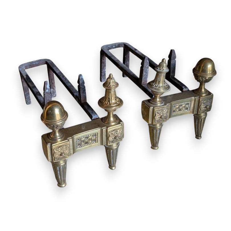 Paire de chenets Louis XVI en bronze et fonte