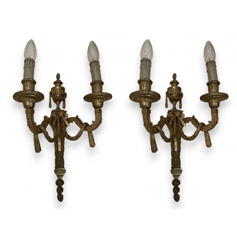 Paire d\'appliques Louis XVI en bronze doré