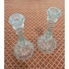 Paire de bougeoirs en verre moulé