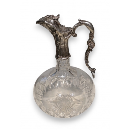 Carafe en cristal taillé avec monture en argent