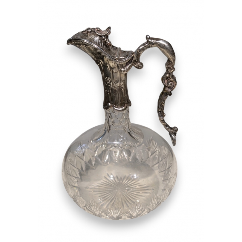 Carafe en cristal taillé avec monture en argent