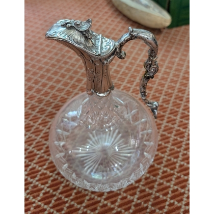 Carafe en cristal taillé avec monture en argent