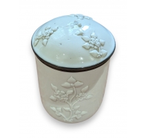 Boite à tabac en porcelaine de Mennecy
