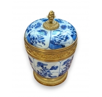 Boite à tabac en porcelaine bleu-blanc