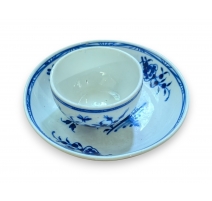 Bol et sous-tasse en porcelaine bleu-blanc
