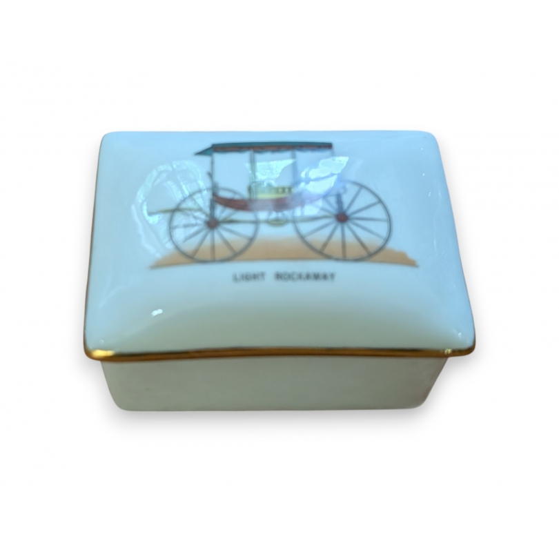 Boite rectangulaire en porcelaine de Paris