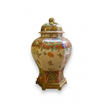  Vase avec couvercle en porcelaine jaune sur  Moinat SA  - Antiquités décoration