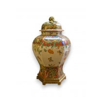 Vase avec couvercle en porcelaine jaune