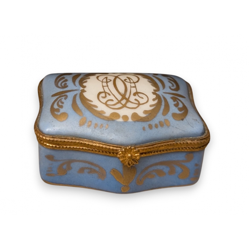 Boite en porcelaine bleue de Limoges