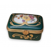 Boite en porcelaine verte de Limoges